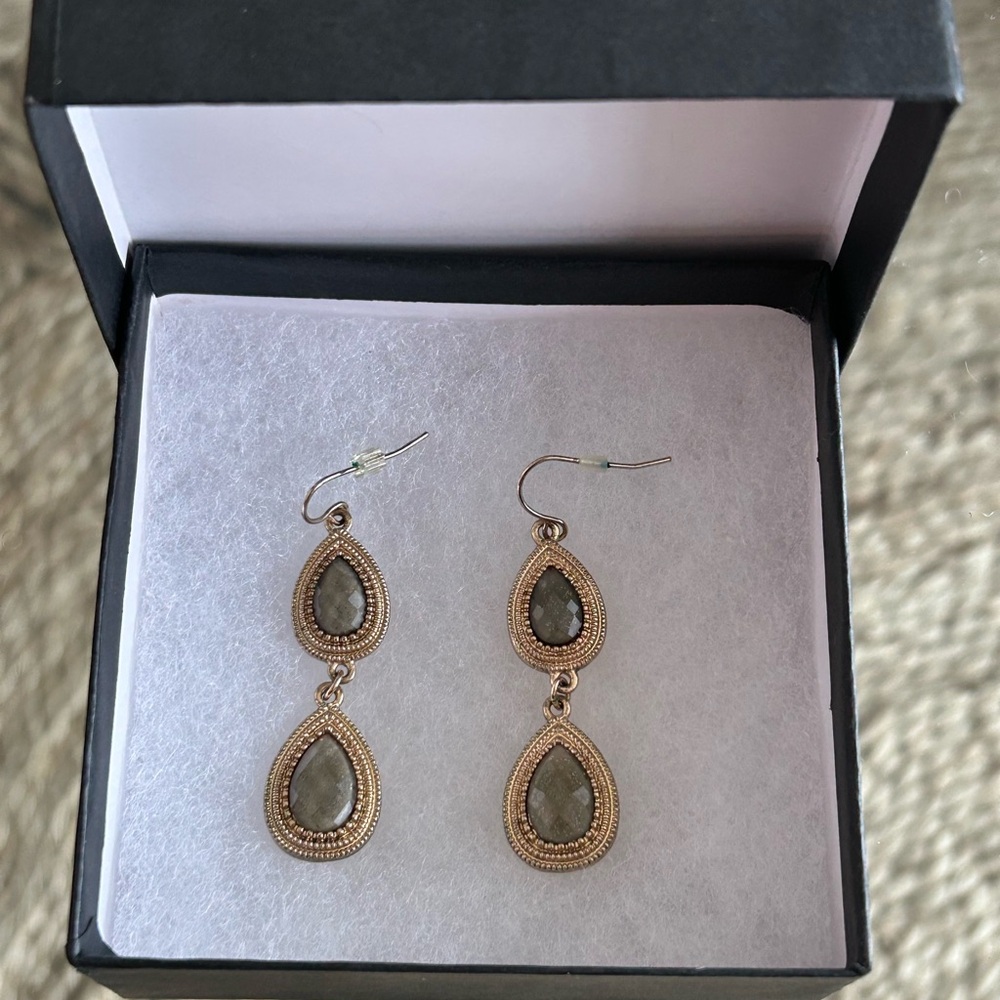 Elegant Gold and Gray Teardrop Earrings